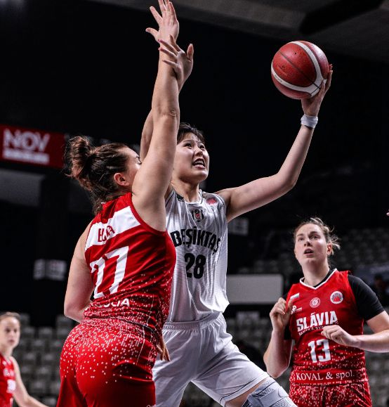 贝西克塔斯女篮在FIBA 2023年女子欧洲杯常规赛E组首场小组赛中对阵斯拉维亚-班斯卡-比斯特里卡